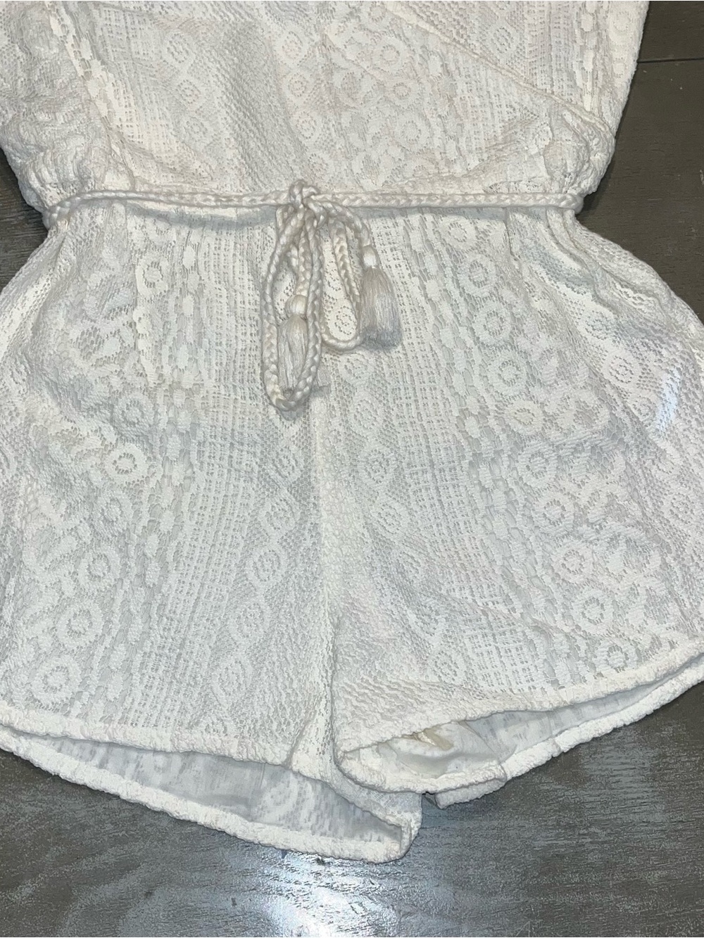 Roxy Off White Romper Lave Wrap V Neck Shorts Tie EUC Small Summer Beige Cover - Picture 6 of 8
